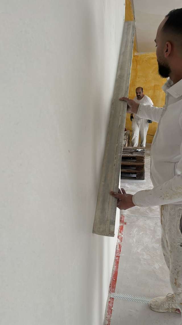 Stucwerk / voorstrijk - strak voorbereid en afgewerkt (6)